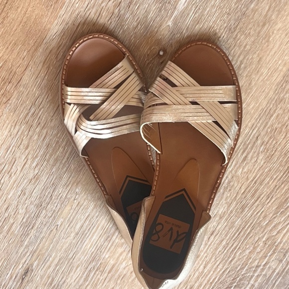NEW Dolce Vita Gold Sandals - Picture 5 of 16
